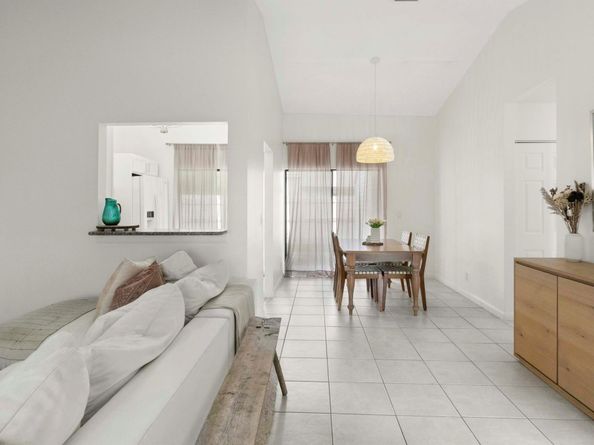 116 Sherwood Circle 7a, Jupiter FL 33458