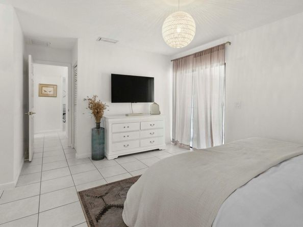 116 Sherwood Circle 7a, Jupiter FL 33458