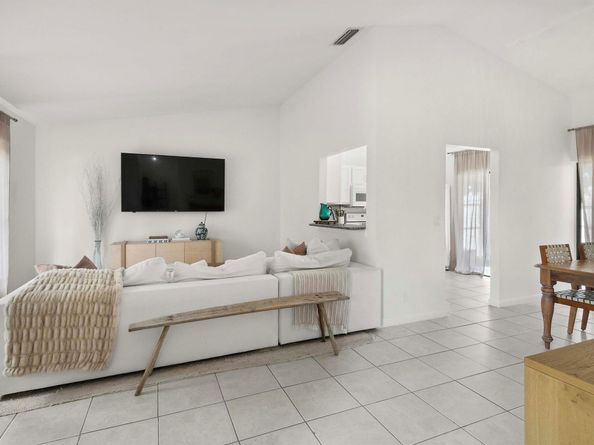 116 Sherwood Circle 7a, Jupiter FL 33458