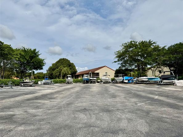 84 Centennial Ct, Deerfield Beach FL 33442