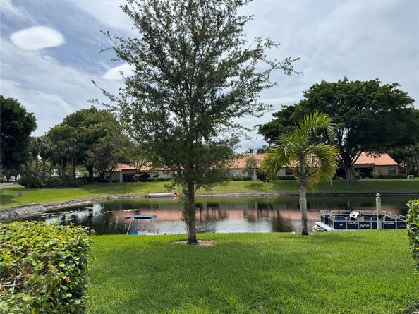 84 Centennial Ct, Deerfield Beach FL 33442