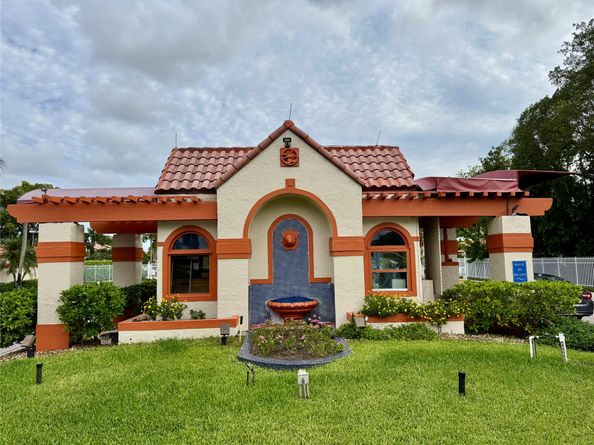 84 Centennial Ct, Deerfield Beach FL 33442