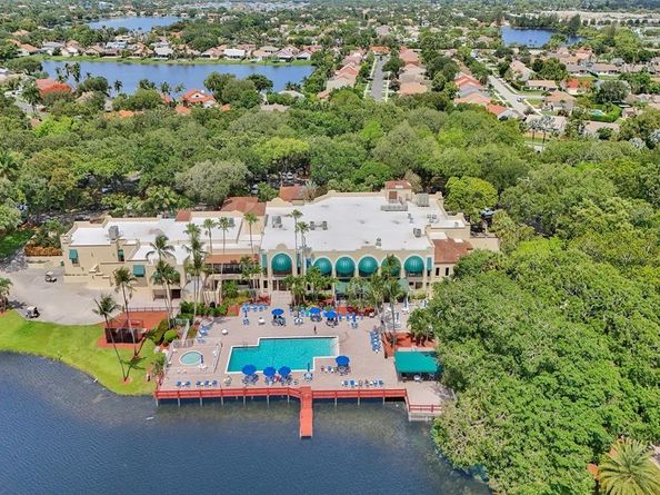9480 Poinciana Pl 410, Davie FL 33324