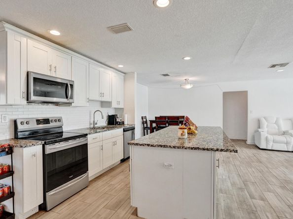 5706 NW 65th Way, Tamarac FL 33321