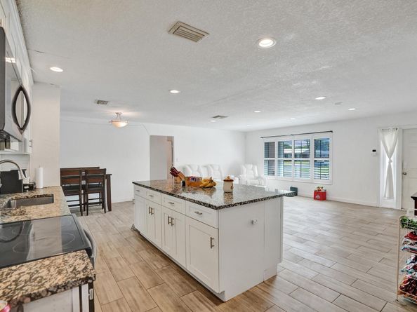 5706 NW 65th Way, Tamarac FL 33321