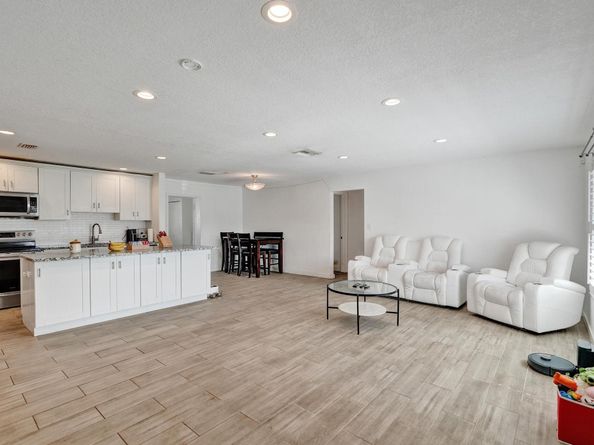 5706 NW 65th Way, Tamarac FL 33321