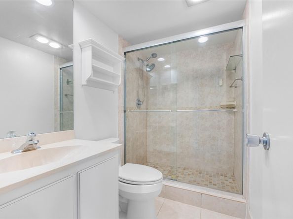 535 Oaks Dr 508, Pompano Beach FL 33069