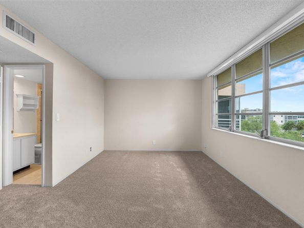 535 Oaks Dr 508, Pompano Beach FL 33069