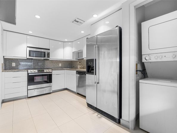 535 Oaks Dr 508, Pompano Beach FL 33069