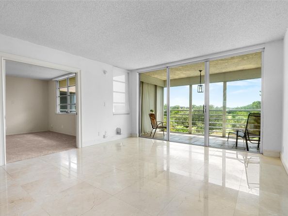 535 Oaks Dr 508, Pompano Beach FL 33069