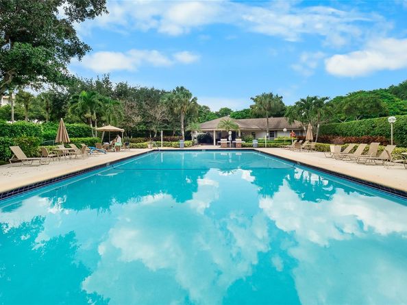 535 Oaks Dr 508, Pompano Beach FL 33069