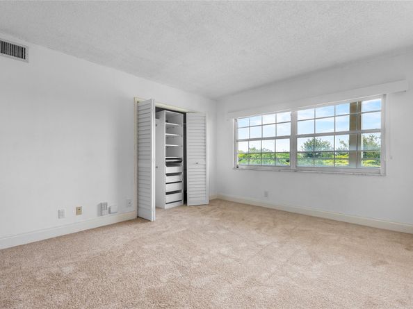 535 Oaks Dr 508, Pompano Beach FL 33069