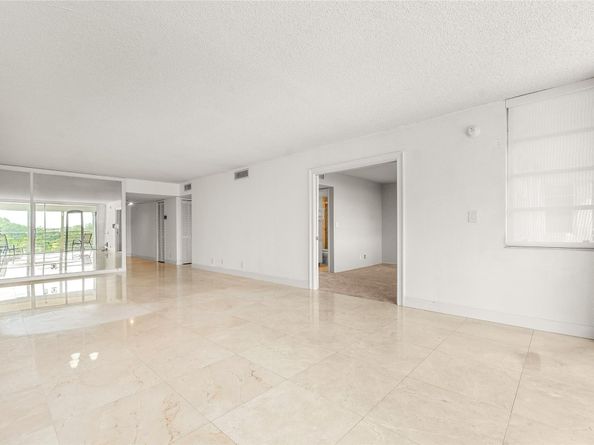 535 Oaks Dr 508, Pompano Beach FL 33069