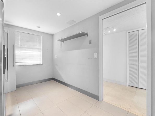 535 Oaks Dr 508, Pompano Beach FL 33069