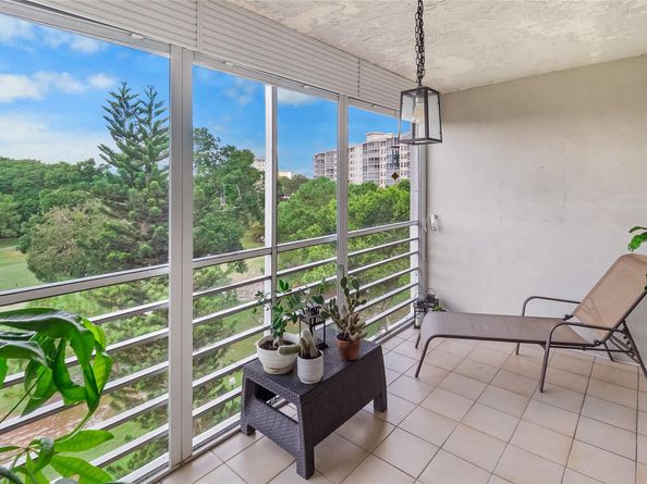 535 Oaks Dr 508, Pompano Beach FL 33069