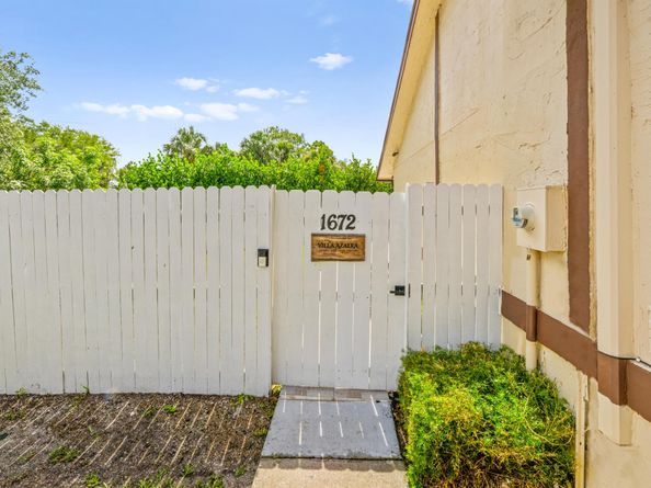 1672 Hawthorne Place, Wellington FL 33414