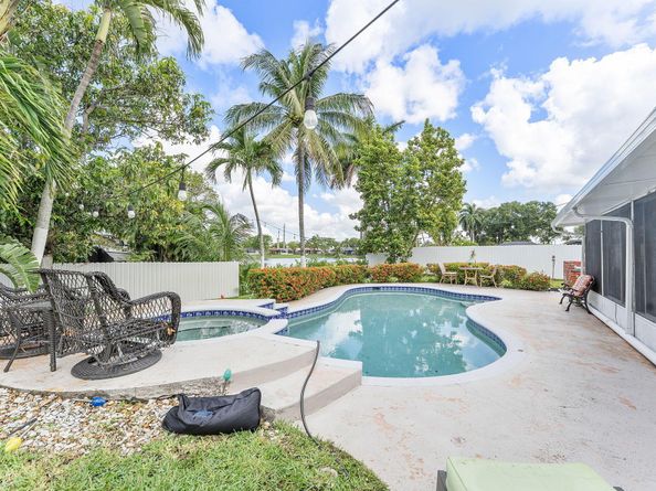 400 NW 98th Avenue, Pembroke Pines FL 33024