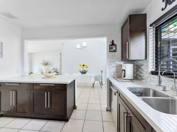 400 NW 98th Avenue, Pembroke Pines FL 33024