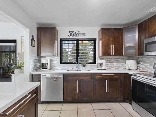 400 NW 98th Avenue, Pembroke Pines FL 33024