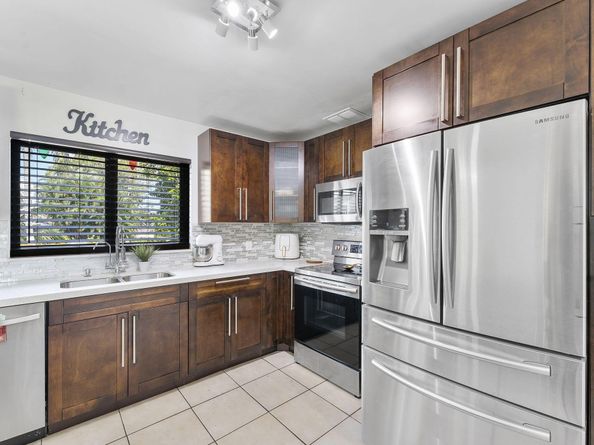 400 NW 98th Avenue, Pembroke Pines FL 33024
