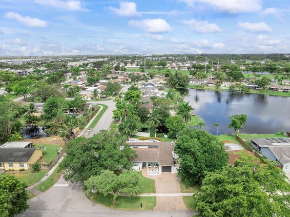 400 NW 98th Avenue, Pembroke Pines FL 33024