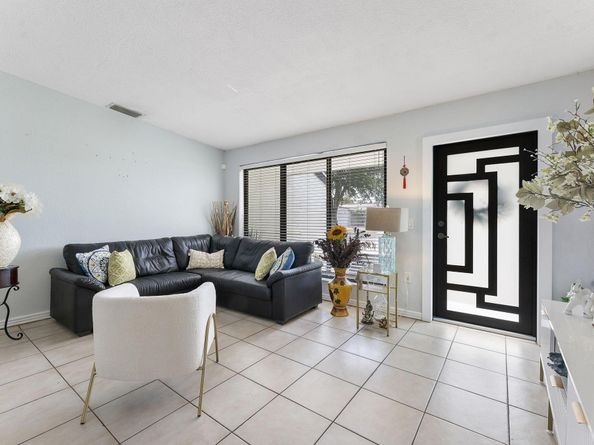 400 NW 98th Avenue, Pembroke Pines FL 33024