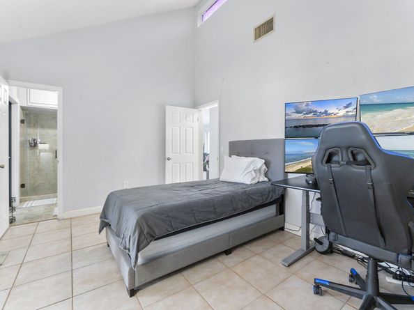 400 NW 98th Avenue, Pembroke Pines FL 33024