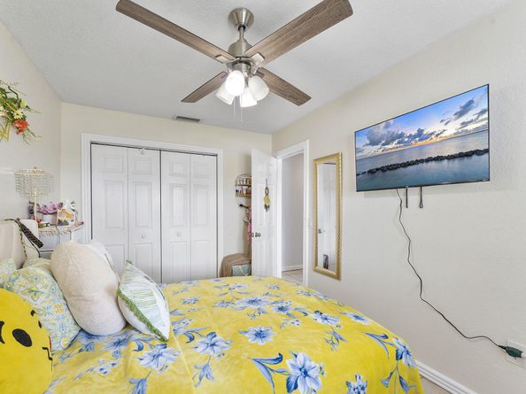 400 NW 98th Avenue, Pembroke Pines FL 33024