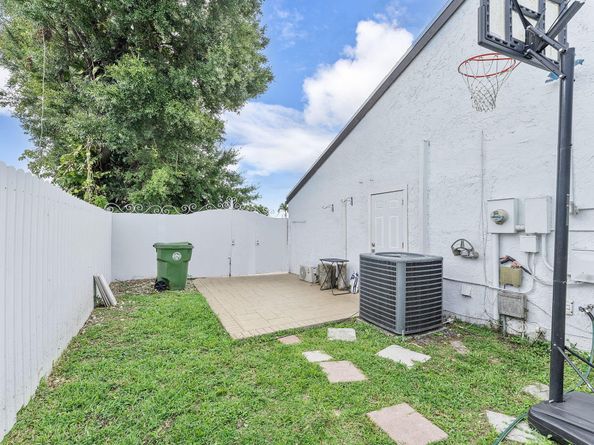 400 NW 98th Avenue, Pembroke Pines FL 33024