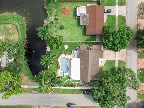 400 NW 98th Avenue, Pembroke Pines FL 33024