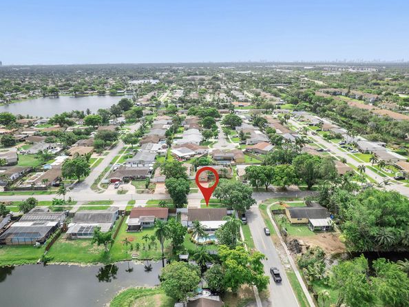 400 NW 98th Avenue, Pembroke Pines FL 33024