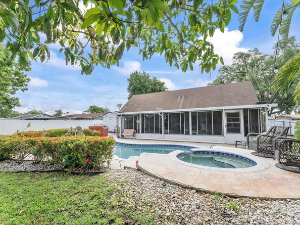 400 NW 98th Avenue, Pembroke Pines FL 33024