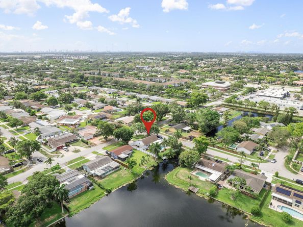 400 NW 98th Avenue, Pembroke Pines FL 33024