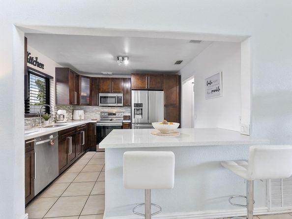 400 NW 98th Avenue, Pembroke Pines FL 33024