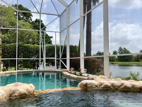 1423 SW 158th Ave, Pembroke Pines FL 33027