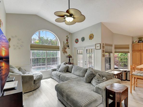 2811 Montevideo Ave, Hollywood FL 33026