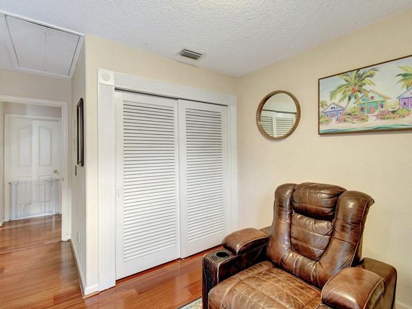 2811 Montevideo Ave, Hollywood FL 33026