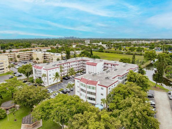 4270 NW 40th Street 105, Lauderdale Lakes FL 33319