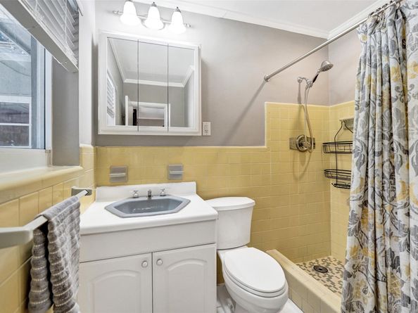 2050 NE 53rd St, Fort Lauderdale FL 33308