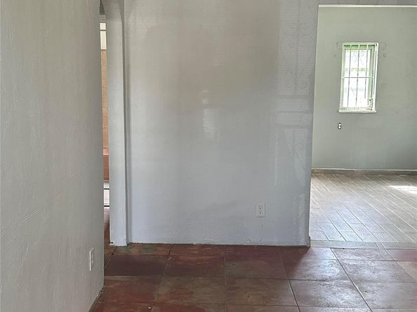 3238 NW 50th St, Miami FL 33142