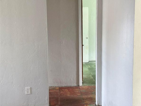 3238 NW 50th St, Miami FL 33142