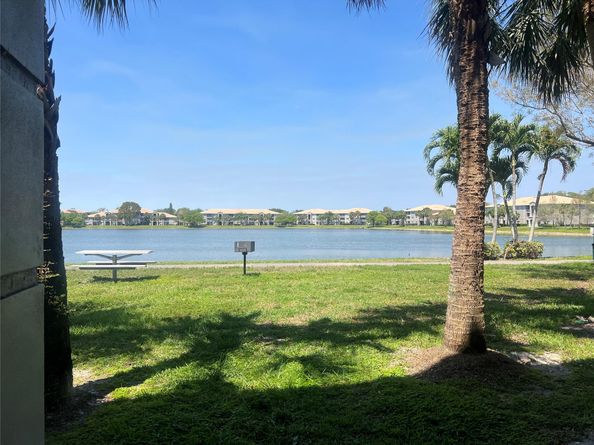 5051 Wiles Rd 201, Coconut Creek FL 33073