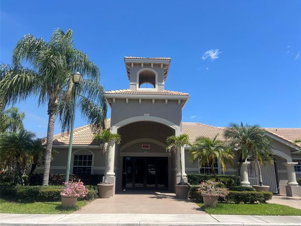 5051 Wiles Rd 201, Coconut Creek FL 33073
