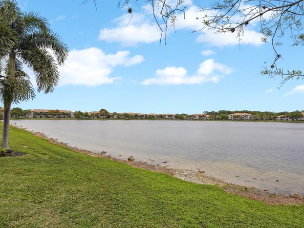 5051 Wiles Rd 201, Coconut Creek FL 33073
