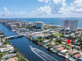 300 S Riverside Dr