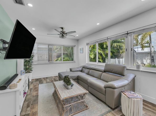 341 NE 49th Street, Oakland Park FL 33334