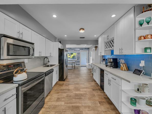 341 NE 49th Street, Oakland Park FL 33334
