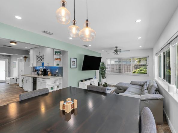341 NE 49th Street, Oakland Park FL 33334