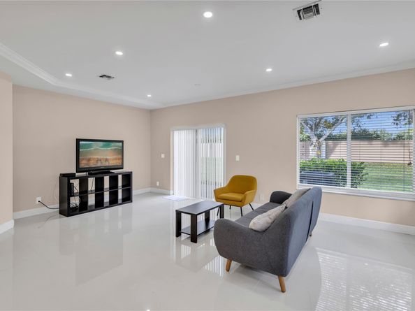 1245 SW 48th Ter, Deerfield Beach FL 33442