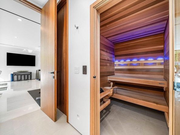 4460 NE 31st Avenue, Lighthouse Point FL 33064